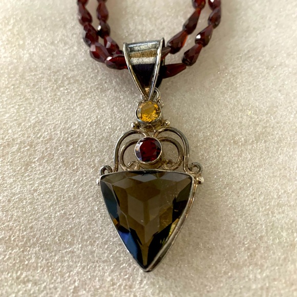 Fabulous Garnet necklace with Dk Topaz, Lt Topaz ,Garnet pendant. One of a kind!